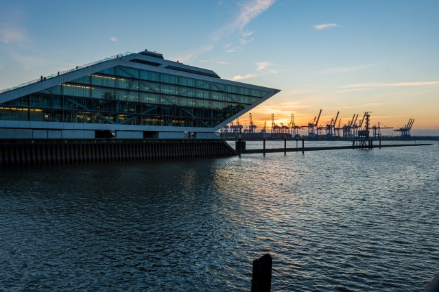 Hamburg, Sonnenuntergang, Hafen, Elbe, Kran, Dockland, Winter, Wasser, Zeitraffer, time lapse, Architektur