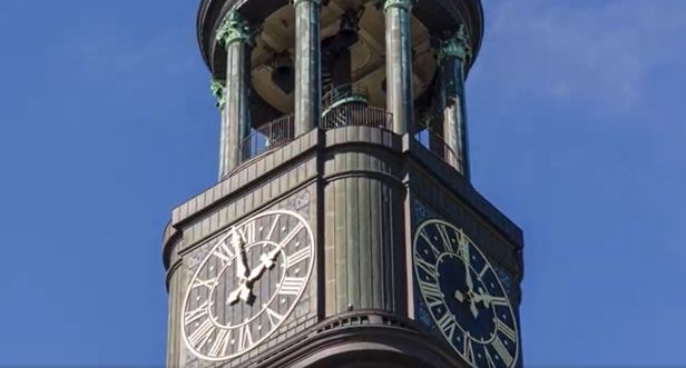 michel, zeitraffer, hamburg, kirche, kirchen. turm, turmuhr, time lapse, uhr, uhrwerk, ziffernblatt, uhrzeiger, barock, michaelis, michaeliskirche, hauptkirche