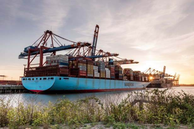 zeitraffer, time lapse, hamburg, hafen, waltershof, eurogate, container, sonnenuntergang, sunset, dusk, cargo, sonne, maersk, ebba maersk, terminal