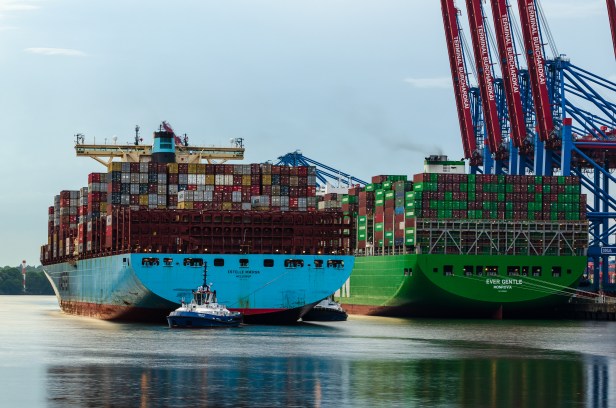 zeitraffer, time lapse, hamburg, hafen, waltershof, eurogate, container, cargo, maersk, estelle maersk, terminal