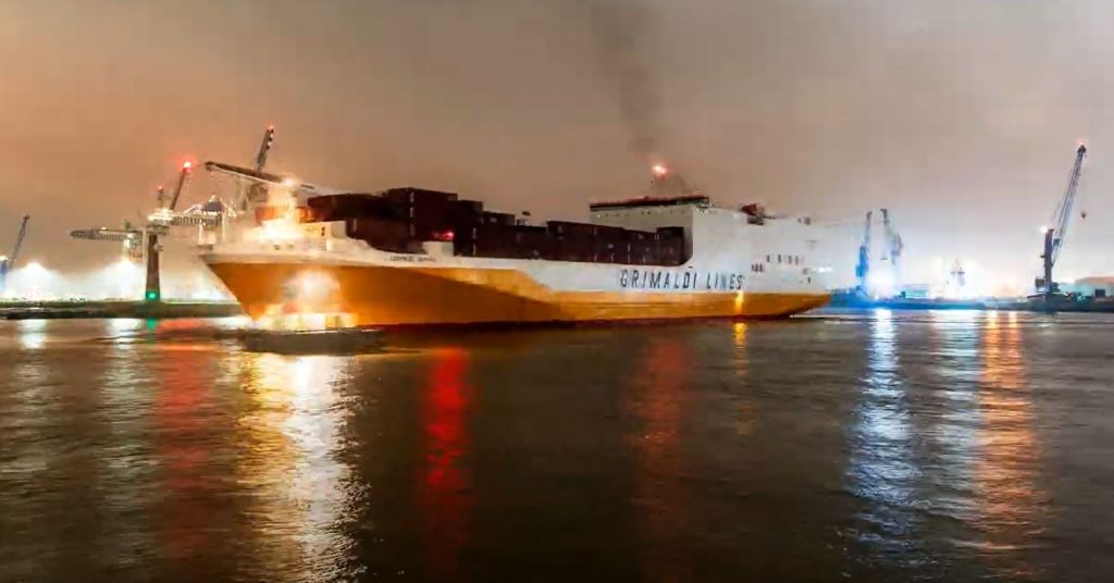 zeitraffer, time lapse, hamburg, hafen, O#swaldkai, autotransporter, terminal, strandkai, strandhöft